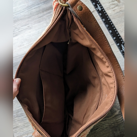 Red, Blue, Cream, and Brown Stripe and Checkered Pattern John Romaine Bag - Picture 4 of 7